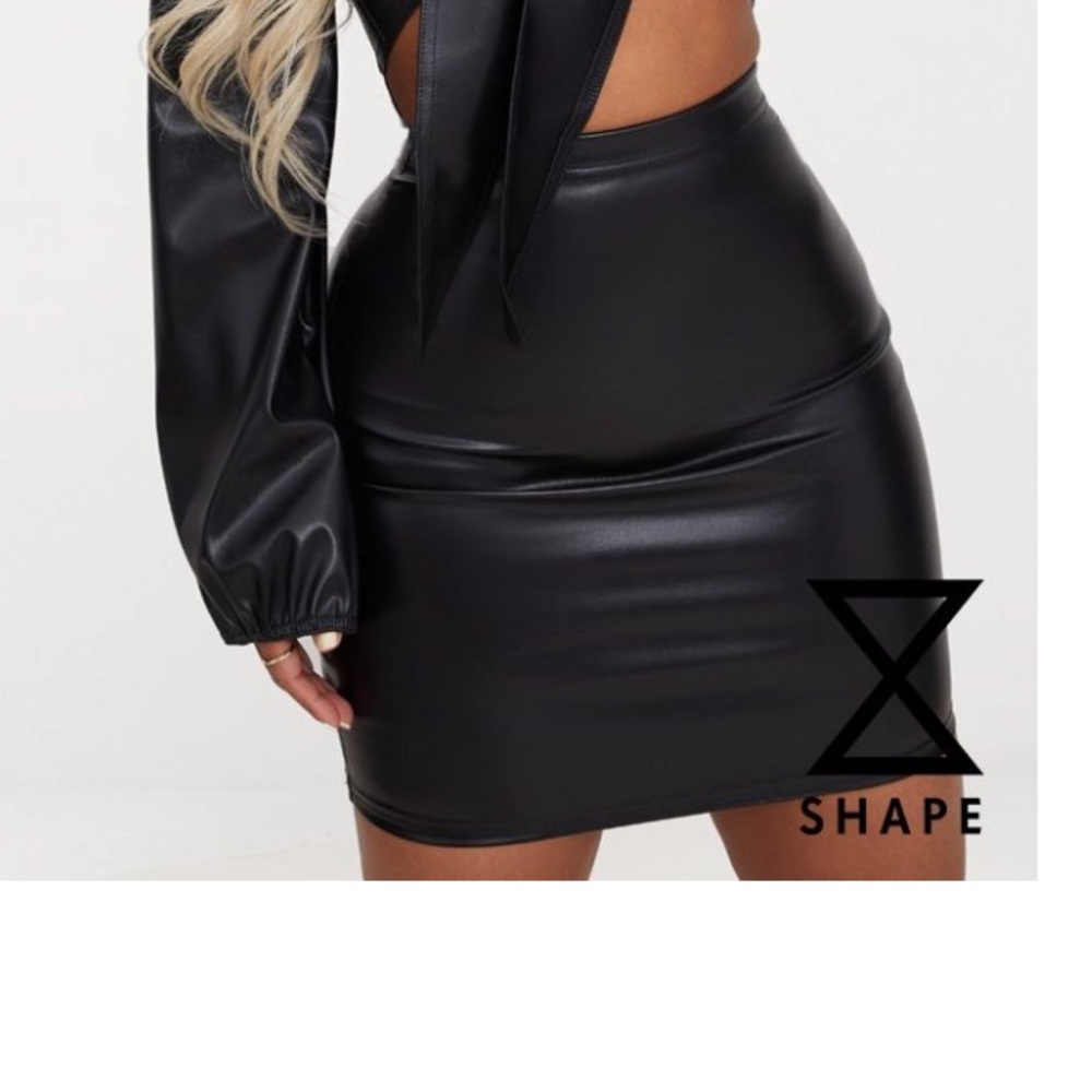 PRETTTLITTLETHING Black Bodycon Skirt